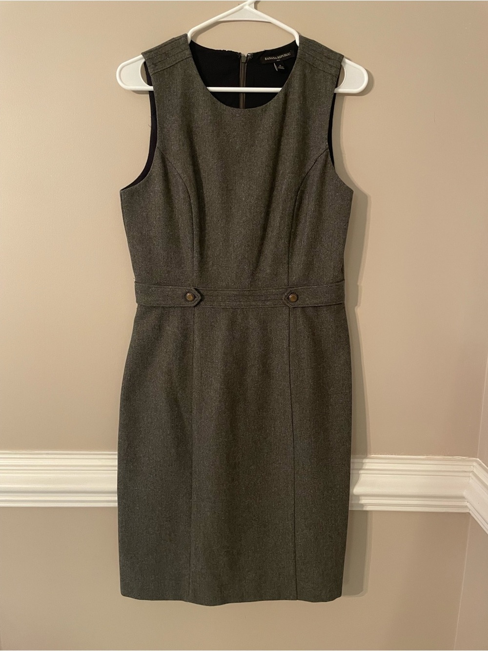 Like New Banana Republic Charcoal Gray Sleeveless Sheath Dress